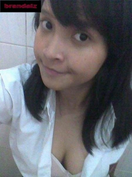 gadis jilbab bugil
