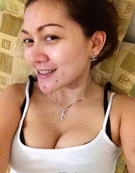 cewek bugil pamer memek dan toket tiga