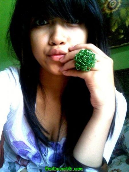 liat celana dalam artis indonesia