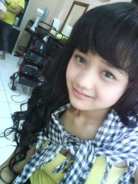 gambar dewi persik