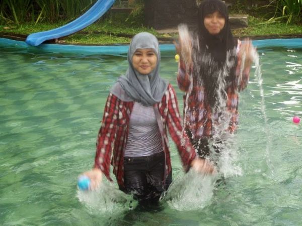 wanita baju ketat