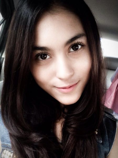 foto wanita cantik ber jilbab