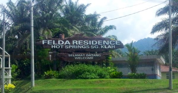 kolam air panas ulu legong