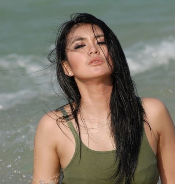 indonesian model winnie putri