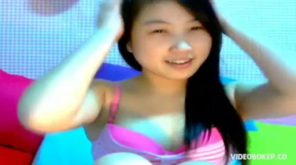 ngintip rok cewek