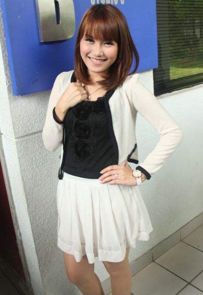 sarah azhari bugil tanpa sensor