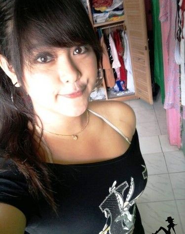 syahrini pamer payudara