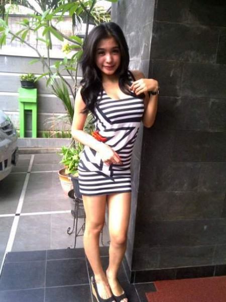 abg cantik pamer paha mulus