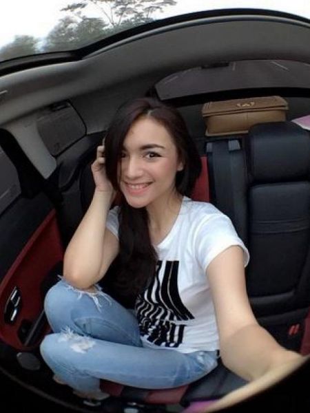 abg pamer memek gembel