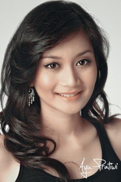 vega darwanti melahirkan