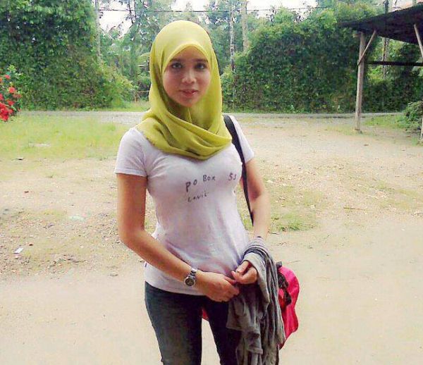 jilbab buka baju
