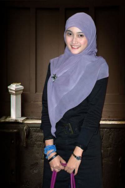gambar wanita cantik lagi mengantuk