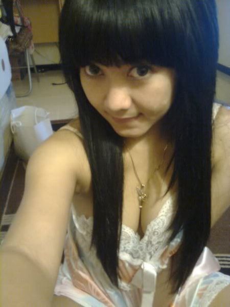 cewek pamer celana dalam