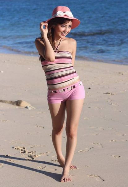 foto cewek gak pake cela n'a pamer memek