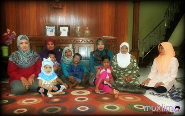 ibu ibu kredit kelompok