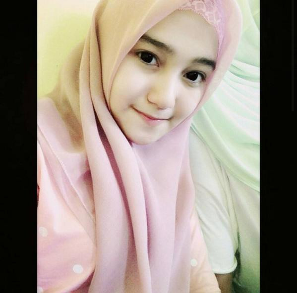 jilbab cantik mancung