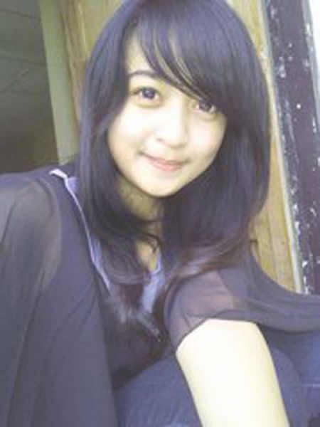 ibu cantik menyusui