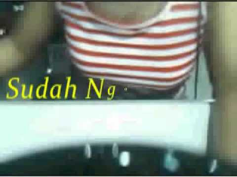 cewek buka baju