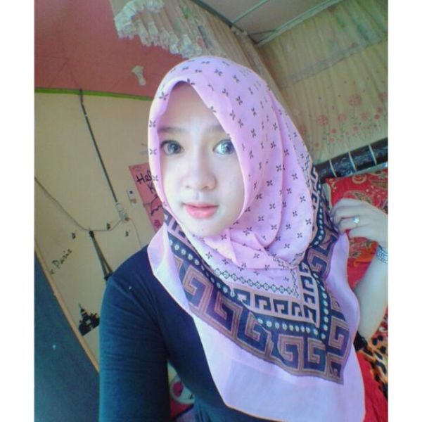 payudara besar perempuan