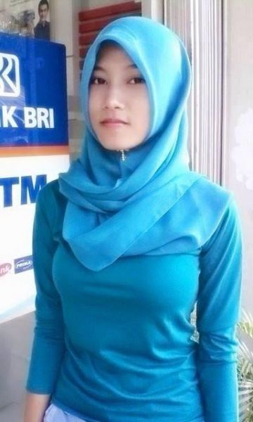 kaos ketat jilbab