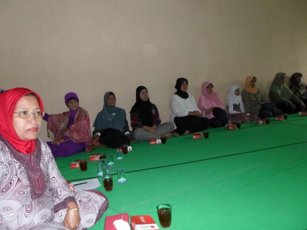 ml dgn tante saat hujan