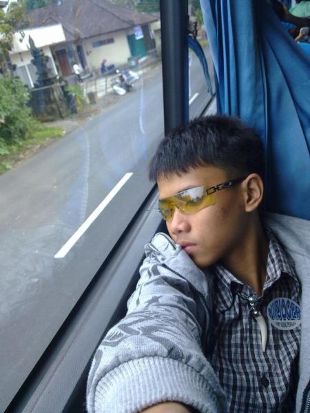 translate cewek tidur bugil