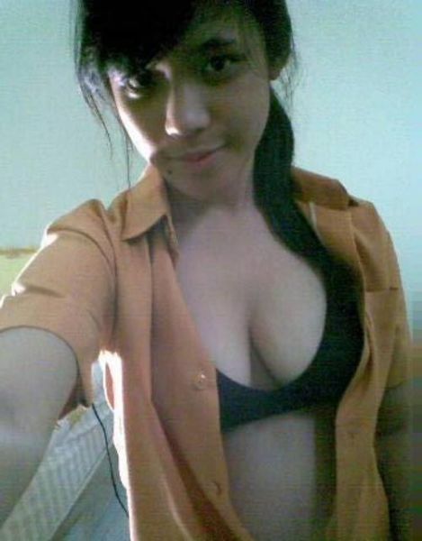 janda muda cantik bugil