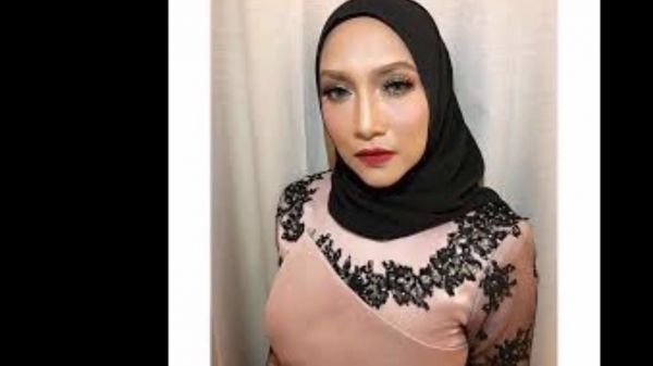 wanita pakai seluar ketat nampak memek