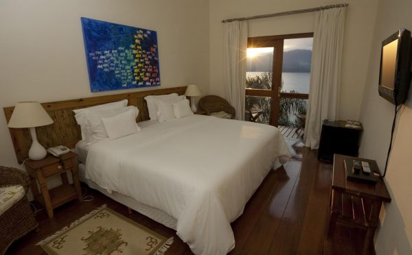 viral tante hotel bath