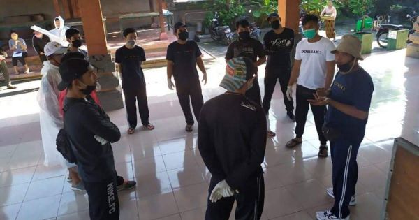 pembantu ganteng