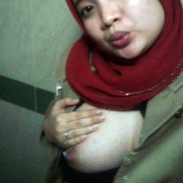 foto artis cantik indonesia senyum