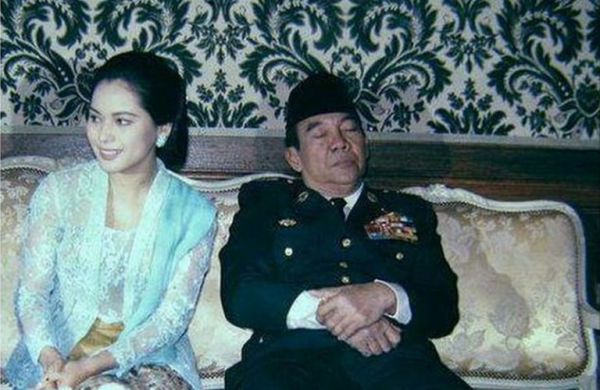ratna sari dewi muda