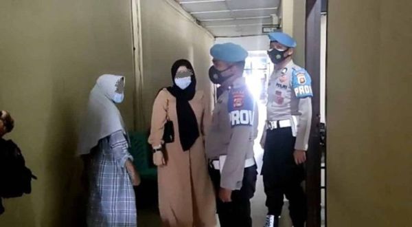 kunikmati isteri tetangga ku