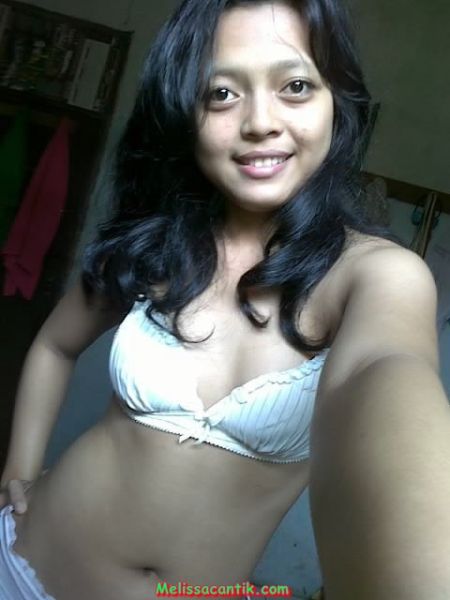artis bulan sutera