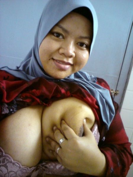 jilbab pamer toket